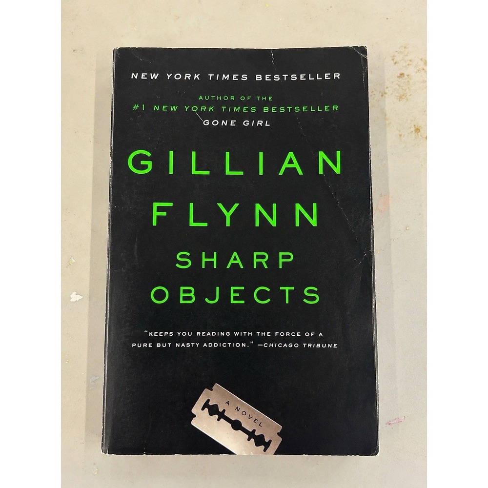 Sharp Objects Paperback Book by Gillian Flynn Thriller 9780307341556